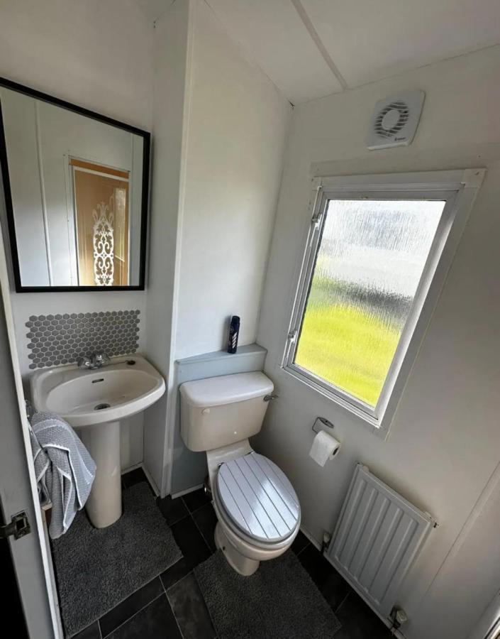 2 Bedroom Caravan With Sea Views Eastchurch Eksteriør bilde
