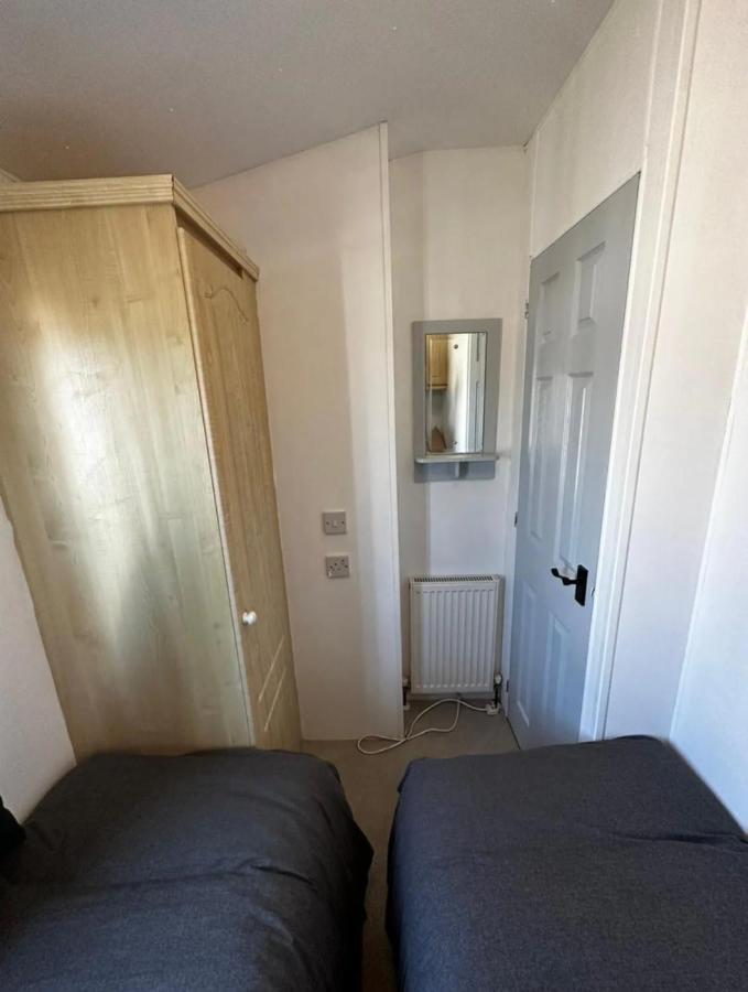 2 Bedroom Caravan With Sea Views Eastchurch Eksteriør bilde