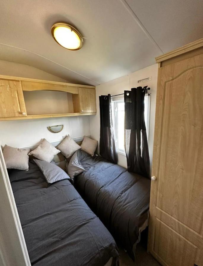 2 Bedroom Caravan With Sea Views Eastchurch Eksteriør bilde