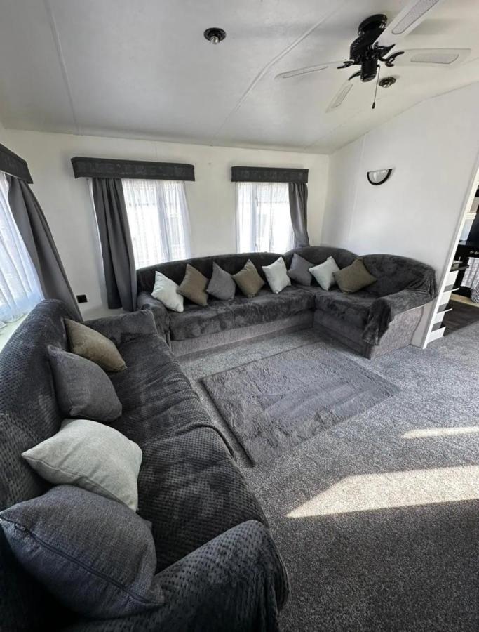 2 Bedroom Caravan With Sea Views Eastchurch Eksteriør bilde
